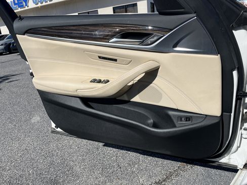 Used 2022 BMW 540i w/ Convenience Package image 17