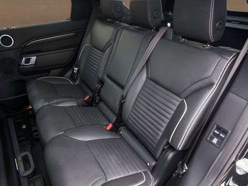 Used 2024 Land Rover Discovery Metropolitan Edition AWD/4WD image 29