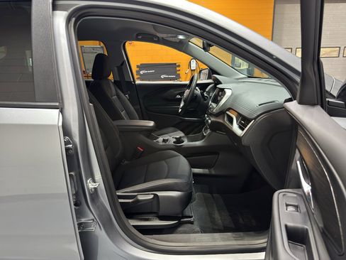 Used 2024 GMC Terrain SLE w/ Driver Convenience Package image 18