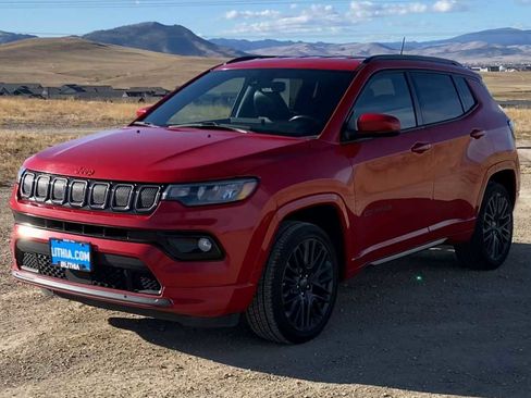 Certified 2022 Jeep Compass Limited image 4