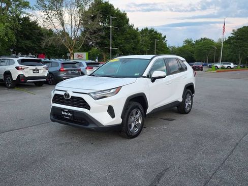 Used 2024 Toyota RAV4 XLE AWD/4WD image 4