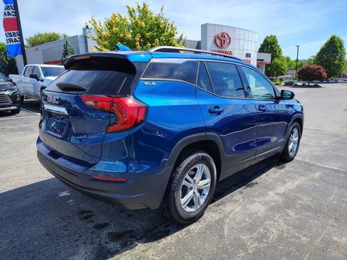 Used 2020 GMC Terrain SLE w/ Driver Convenience Package FWD image 4