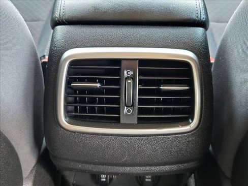 Used 2018 Kia Sorento FWD image 16
