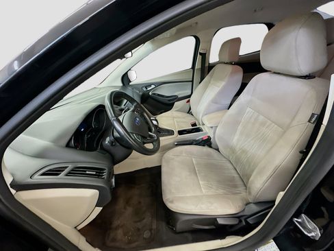 Used 2015 Ford Focus SE w/ SE Sport Package FWD image 13
