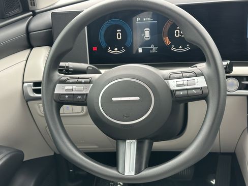 Used 2025 Hyundai Tucson SE image 24