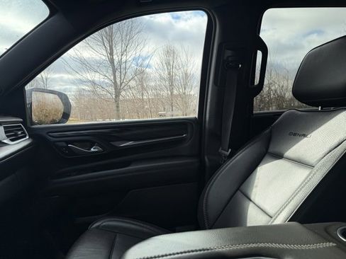 Used 2021 GMC Yukon Denali w/ Denali Premium Package image 16