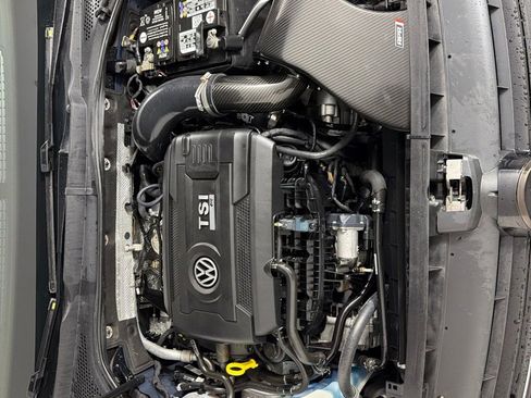 Used 2018 Volkswagen Golf R 4-Door image 25