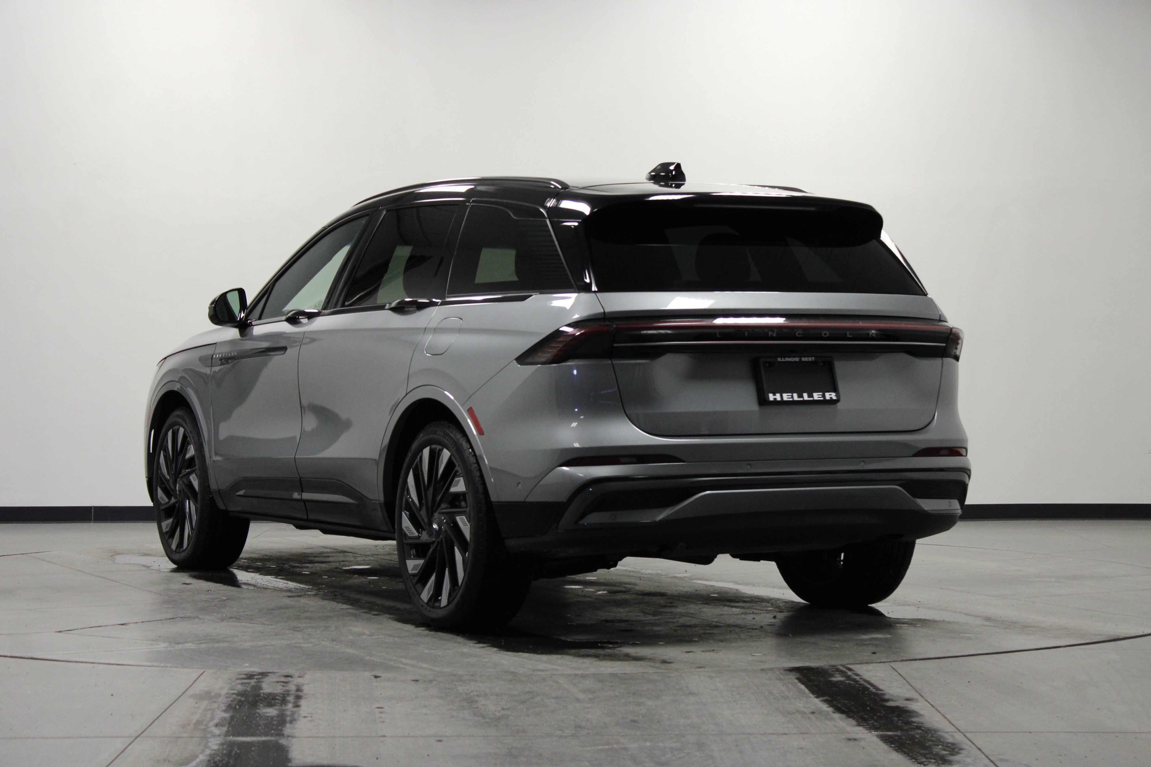 Used 2024 Lincoln Nautilus Reserve w/ Jet Appearance Package (87T) AWD/4WD image 6