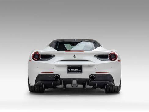 Used 2017 Ferrari 488 GTB image 9