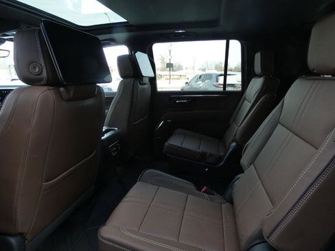 New 2026 Chevrolet Suburban High Country image 13