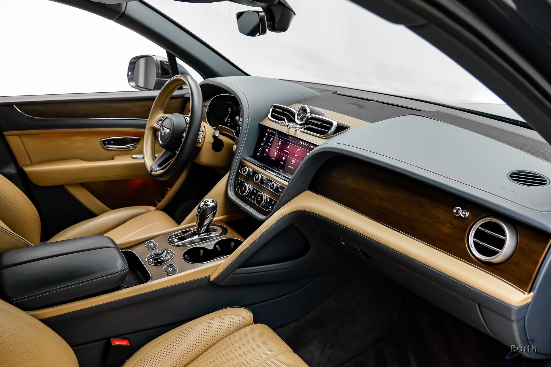 Used 2023 Bentley Bentayga Extended Wheelbase AWD/4WD image 43