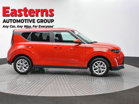 Used 2025 Kia Soul LX w/ LX Technology Package FWD image 4
