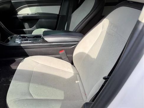 Used 2019 Ford Fusion SE w/ Equipment Group 151A FWD image 4