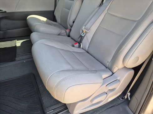 Used 2017 Toyota Sienna XLE w/ XLE Navigation Package FWD image 20