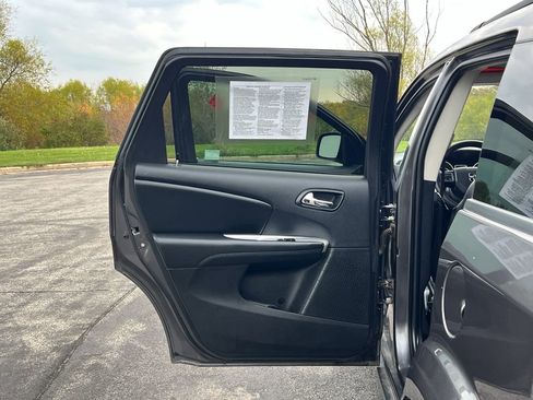 Used 2018 Dodge Journey SE w/ Blacktop Package image 32