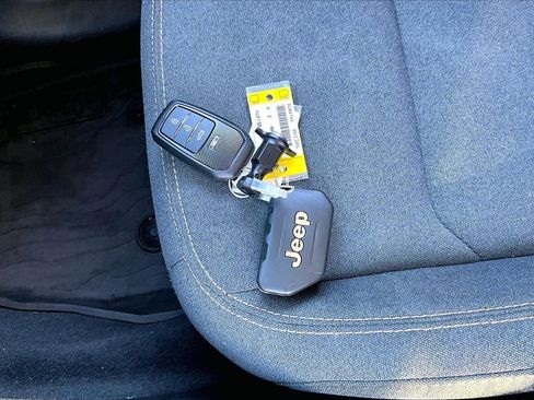 Certified 2024 Jeep Wrangler Willys image 30