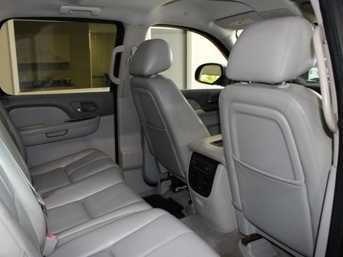 Used 2010 Chevrolet Avalanche LT w/ Luxury Package RWD image 33