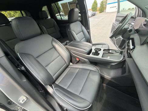 Certified 2025 Buick Enclave Preferred FWD image 28
