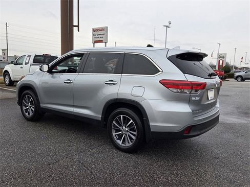 Used 2019 Toyota Highlander XLE image 10