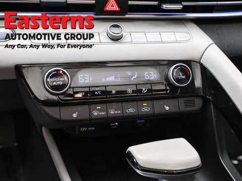 Used 2023 Hyundai Elantra Limited w/ Preferred Accessory Package image 21