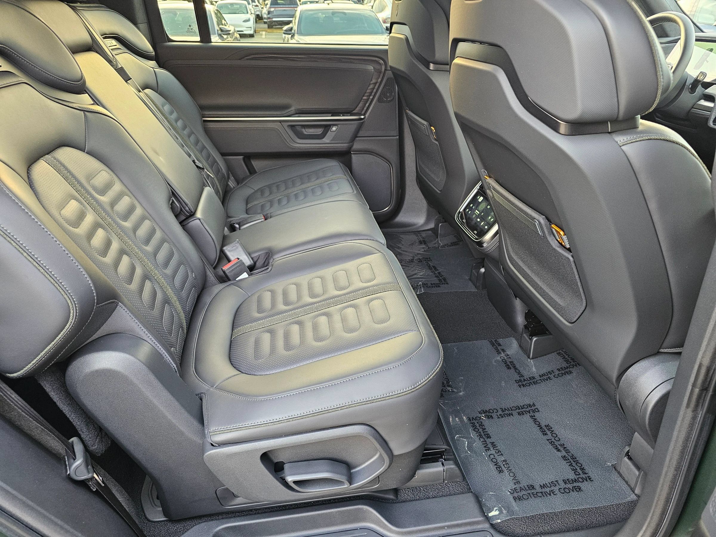 Used 2025 Rivian R1S Adventure Dual AWD/4WD image 27