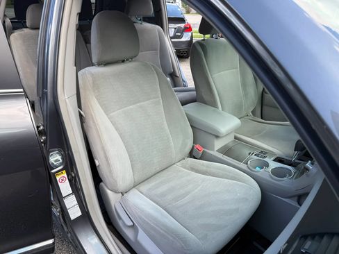 Used 2012 Toyota Highlander 4WD w/ Tech Pkg image 15