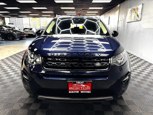 Used 2017 Land Rover Discovery Sport SE image 4
