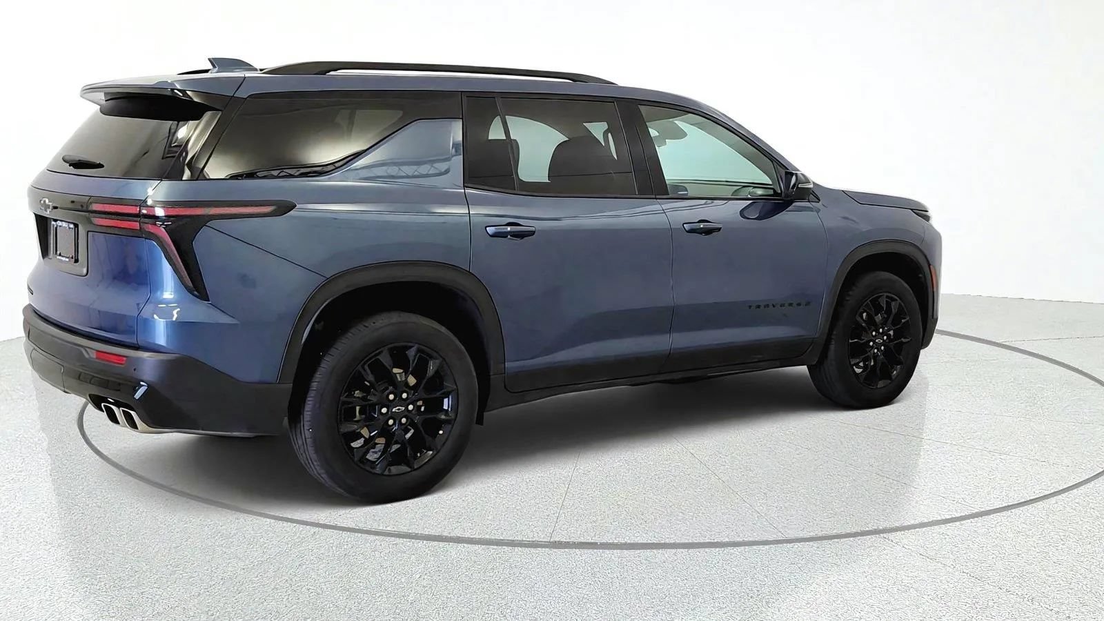 Used 2025 Chevrolet Traverse LT w/ Midnight/Sport Edition AWD/4WD image 9