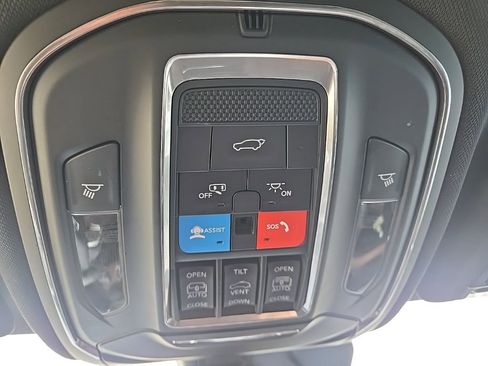 Used 2025 Jeep Grand Cherokee Summit AWD/4WD image 71