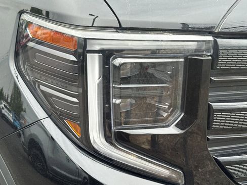 Used 2024 GMC Sierra 1500 Elevation w/ Elevation Premium Package AWD/4WD image 9