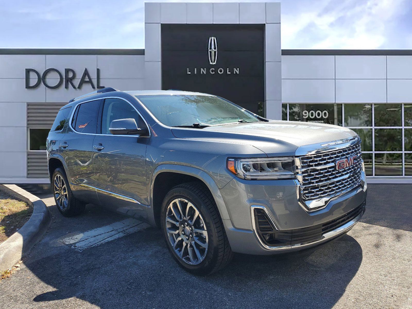 Used 2021 GMC Acadia Denali FWD image 1