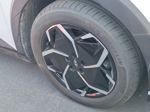 Used 2024 Hyundai Ioniq 5 SEL image 3