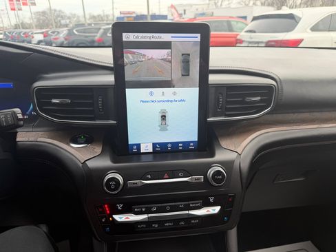 Used 2020 Ford Explorer Platinum w/ Premium Technology Package image 13