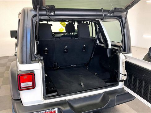 Used 2018 Jeep Wrangler Unlimited Sport S AWD/4WD image 27