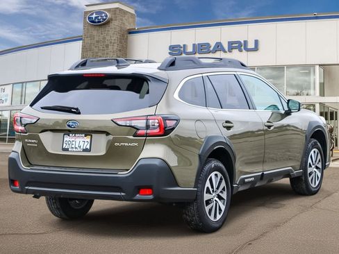 Used 2025 Subaru Outback Premium image 4
