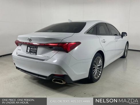 Used 2022 Toyota Avalon Limited w/ Advanced Safety Package FWD image 6