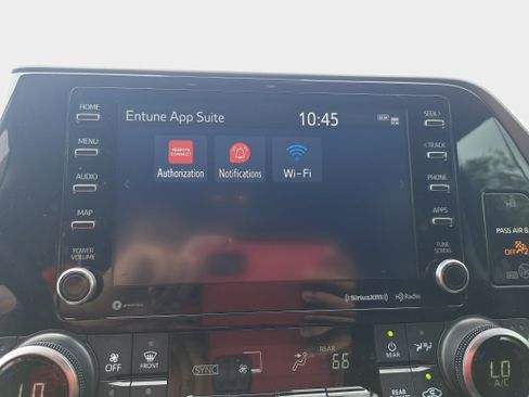 Used 2021 Toyota Highlander XLE FWD image 21