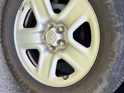 Used 2011 Toyota RAV4 4WD image 27