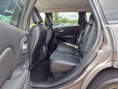 Used 2023 Jeep Cherokee Altitude Lux image 7