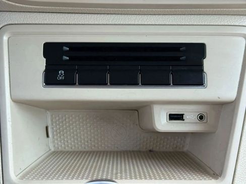 Used 2017 Volkswagen Tiguan S image 34