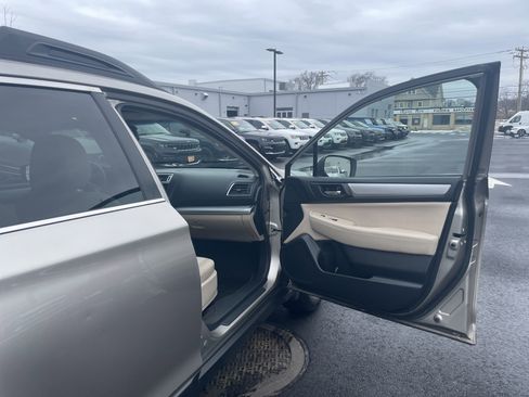 Used 2015 Subaru Outback 2.5i Premium image 8