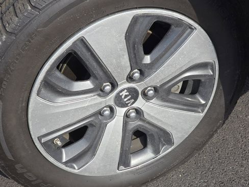 Used 2018 Kia Niro LX image 12