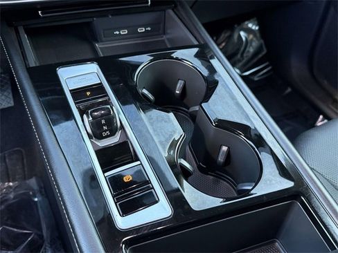 Used 2024 Volkswagen Atlas SE image 18