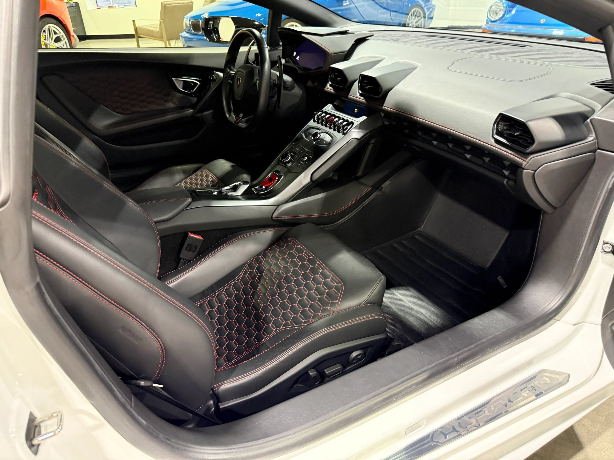 Used 2017 Lamborghini Huracan LP 580-2 RWD image 36