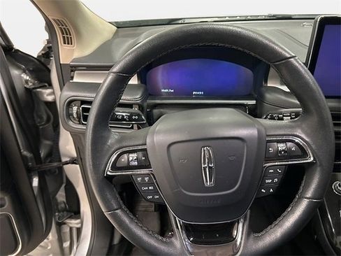 Used 2022 Lincoln Nautilus FWD image 5