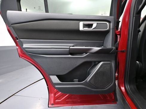 Used 2020 Ford Explorer XLT w/ Comfort Package image 35