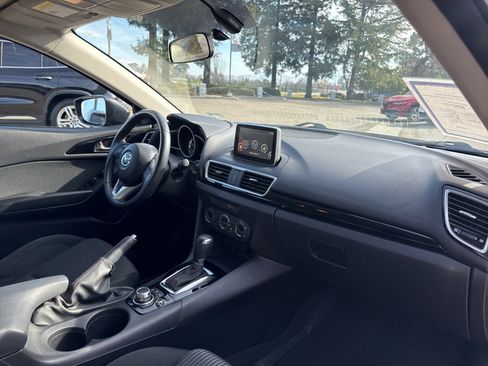 Used 2016 MAZDA MAZDA3 i Touring image 8