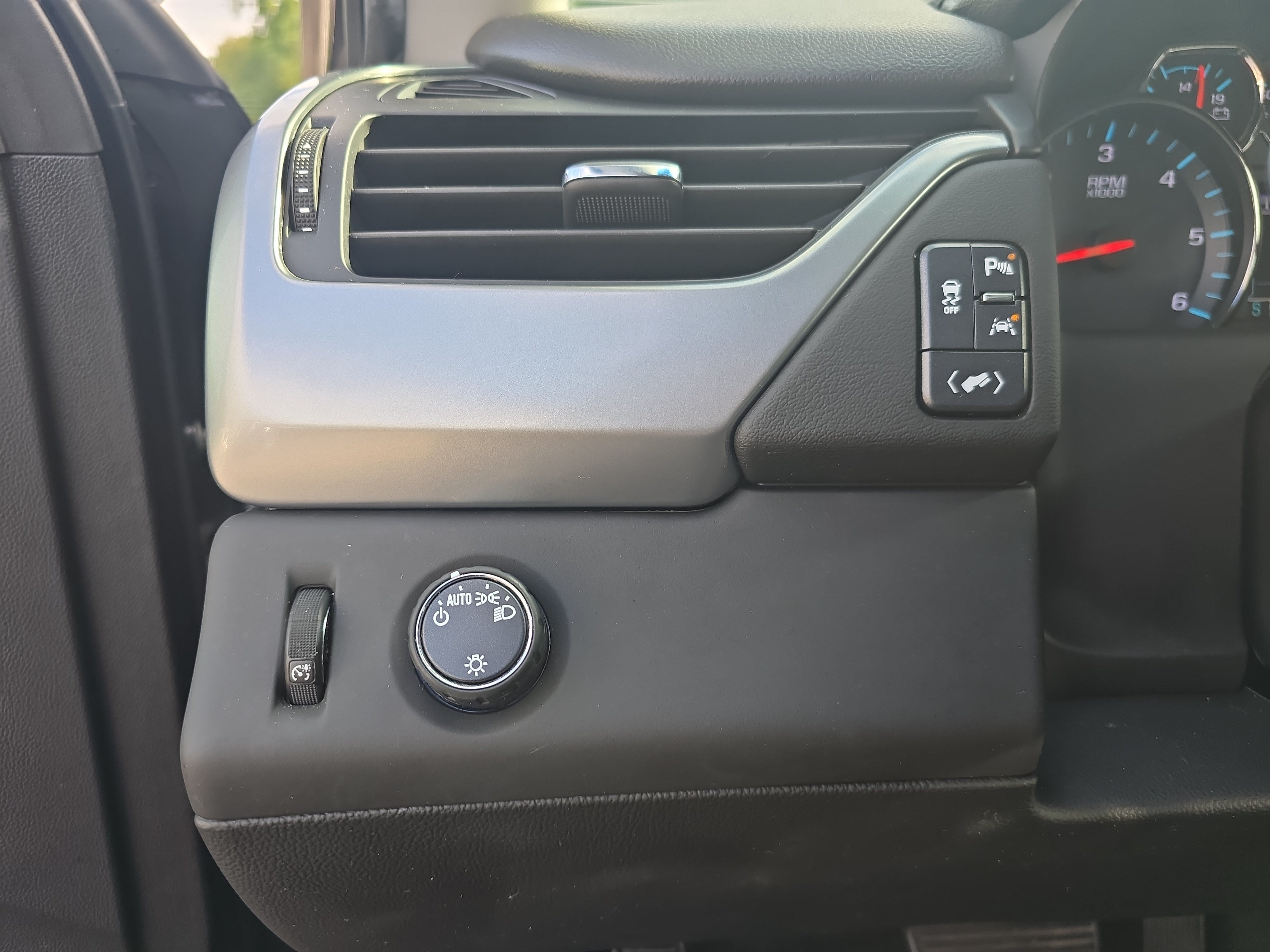 Used 2018 Chevrolet Tahoe LS w/ Enhanced Driver Alert Package RWD image 22