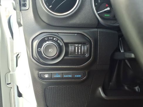 Used 2021 Jeep Wrangler Unlimited Sahara AWD/4WD image 27
