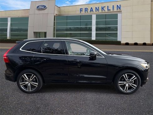 Used 2021 Volvo XC60 T5 Momentum w/ Premium Package image 8